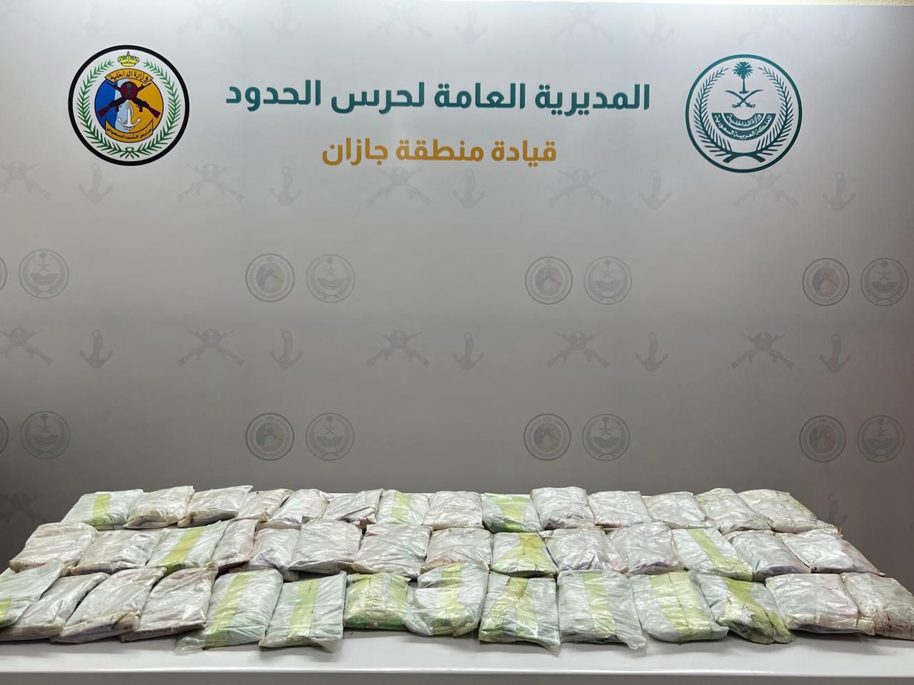 محليات السعودية: حرس الحدود بمنطقة جازان يحبط تهريب (50.3)كيلوجرام من مادة الحشيش المخدر